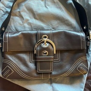 Coach shoulder bag in beautiful pre-loved condition!